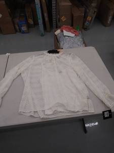 lot 29623 image: womens large top