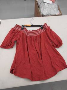 lot 29629 image: womens large top