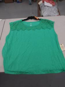 lot 29634 image: womens 2x top