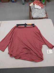 lot 29638 image: womens medium sweater