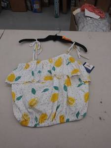 lot 29644 image: girls medium top