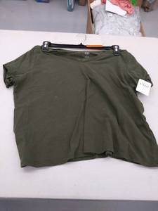 lot 29646 image: womens large top