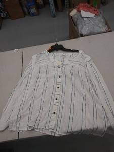 lot 29649 image: womens xl top
