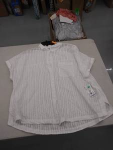 lot 29651 image: womens petite xl top