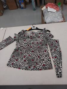 lot 29654 image: womens medium top