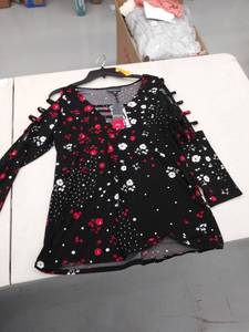 lot 29660 image: womens xl top