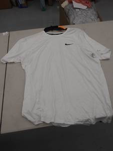 lot 29672 image: large t shirt