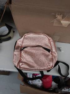 lot 29724 image: arizona jean co small back pack