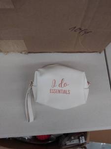 lot 29725 image: I do essentials bag