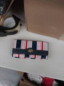 lot 29731 image: wallet