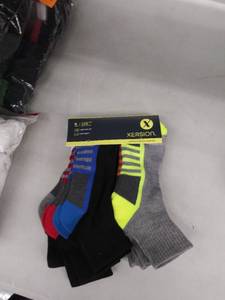 lot 29827 image: 6 pair performance quarter socks L 9-11