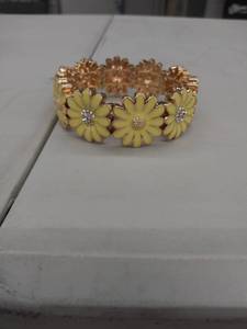 lot 29912 image: bracelet