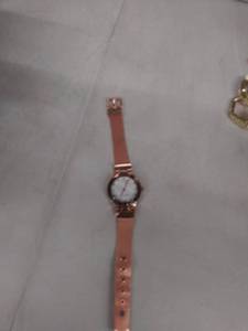 lot 29915 image: womens watch, damaged