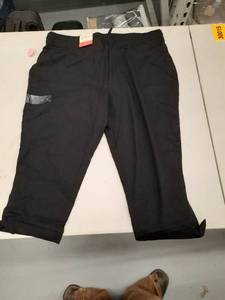 lot 30006 image: Capri Pants