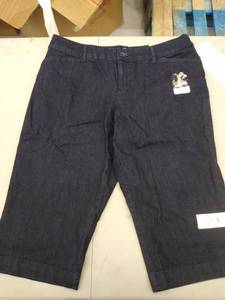 lot 30007 image: Womans Capris Jeans