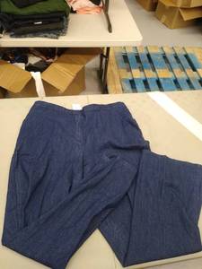 lot 30008 image: Womans Capris
