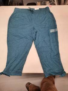 lot 30009 image: Women Capri