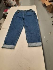 lot 30059 image: Womens Pants