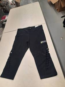 lot 30073 image: Womens Pants.