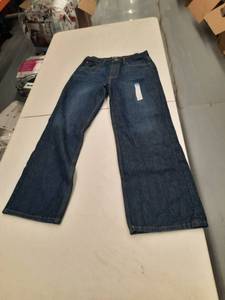 lot 30100 image: Womens Pants