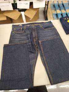 lot 30106 image: Mens Jeans