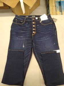 lot 30109 image: Womans Jeans
