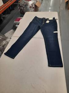 lot 30125 image: Womens Pants.