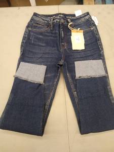 lot 30127 image: Womens Jeans