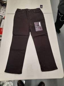 lot 30149 image: Womens Pants