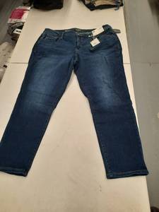 lot 30155 image: Womens Pants.