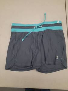 lot 30186 image: Womens Shorts.