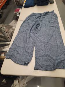 lot 30187 image: Womens Pants.