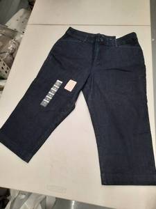 lot 30216 image: Womens Pants.