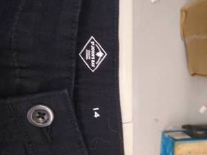 lot 30231 image: Womans Capris