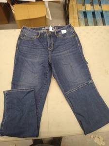lot 30232 image: Womans Jeans
