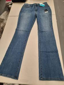 lot 30238 image: Womens Pants.