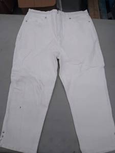 lot 30292 image: Womans Jean Capris