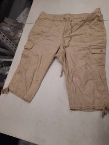 lot 30317 image: Womens Capri.