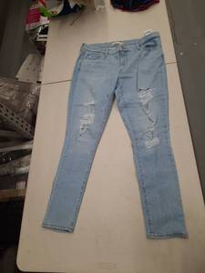 lot 30320 image: Womens Pants.