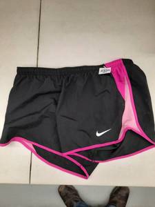 lot 30322 image: Womens Shorts.