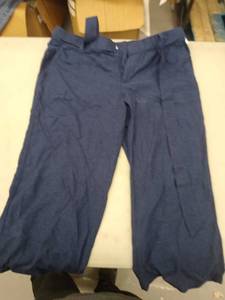 lot 30323 image: Womans Capris