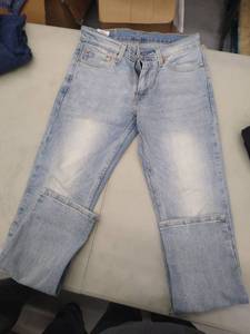 lot 30324 image: Womans Jeans