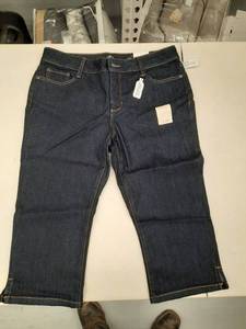 lot 30338 image: Womens Pants.