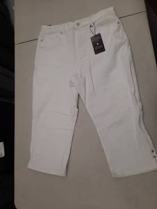 lot 30348 image: Womens Pants.