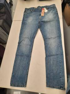 lot 30350 image: Mens Pants.