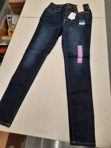 lot 30362 image: Womens Pants.