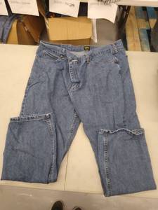 lot 30368 image: Mens Jeans