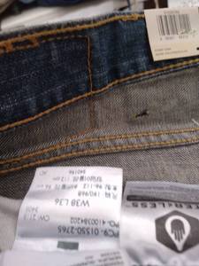 lot 30377 image: Mens Jeans
