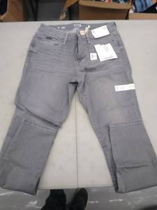 lot 30390 image: Womans Jeans