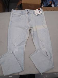 lot 30416 image: Womans Jeans